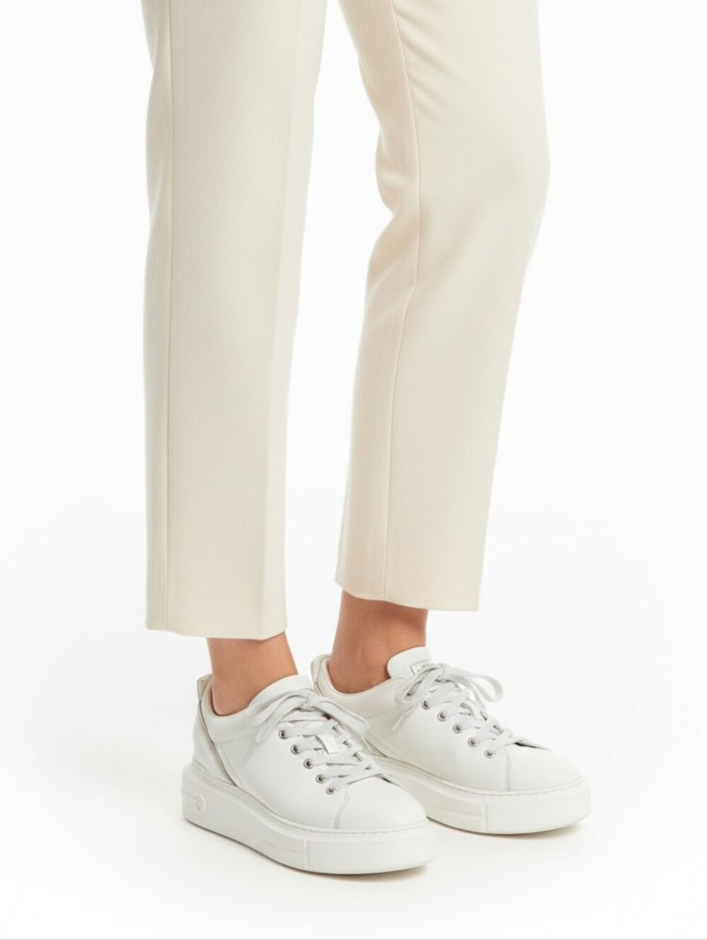 ✨ AUTHENTIC Salvatore Ferragamo White Leather Gancini Platforms